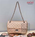 **พร้อมส่ง** กระเป๋าAxixi สีครีมทอง ไซส์กลาง หนังนิ่มมาก ดีไซน์แบบ Chanel สวยค่ะ รหัส AX1327