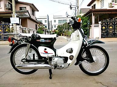 C70 เครื่องดรีมสีเขียวเข้มตัดขาวมุข ระบบ 4 เกียร์+มีท.บ.โอนได้ ราคา 22,000 บาท