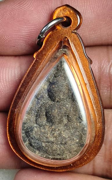 พระกลีบบัว (มหาว่านดำ) พระครูกาชาด (บุญทอง) วัดดอนศาลา อ.ควนขนุน จ.พัทลุง จัดสร้างเมื่อปี 2543 ผสมมว